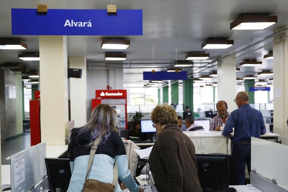 Só para consultar  viabilidade da empresa, fila chegou a 45 dias | Henry Milleo/Gazeta do Povo