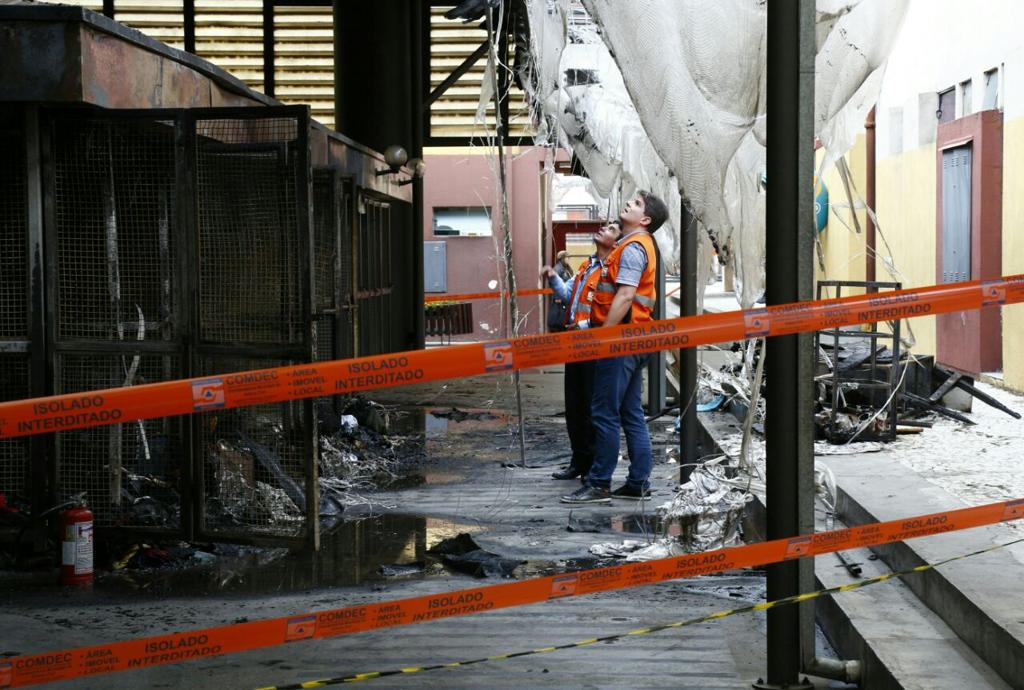 Rua da Cidadania Matriz passa por avaliação de peritos após incêndio | Aniele Nascimento/Gazeta do Povo