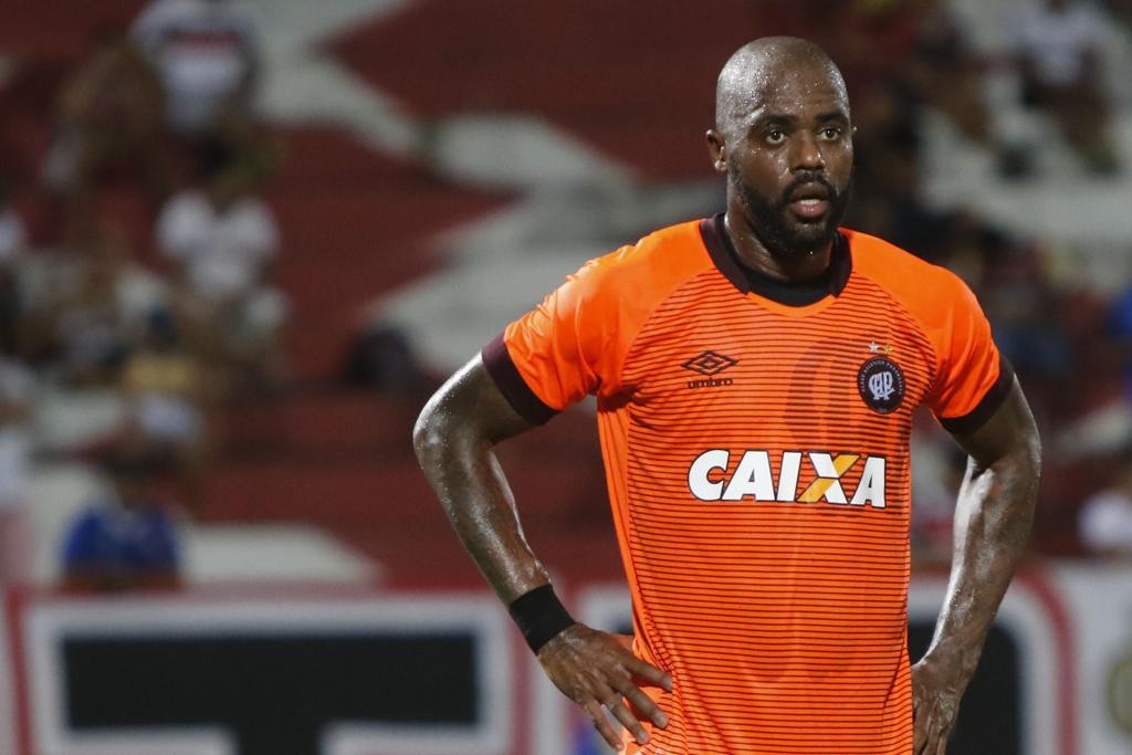 Grafite completou mais uma partida sem marcar pelo Atlético.