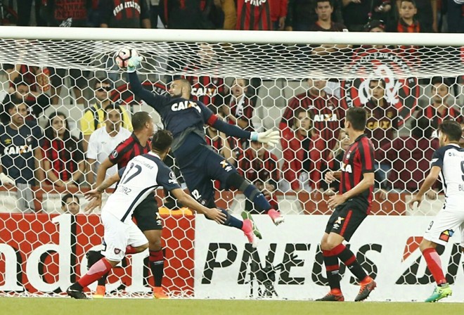 Gol do San Lorenzo saiu logo aos 13 min em cabeçada de Paulo Díaz. | Gazeta do Povo