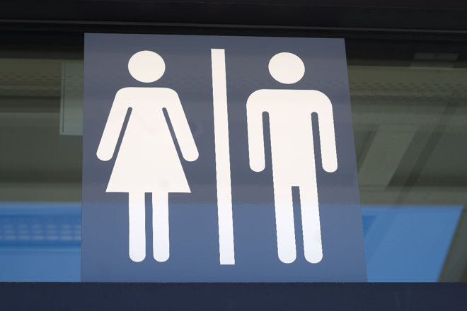 Em São Paulo, lei garante que alunos possam escolher qual sanitário usar, de acordo com sua identidade sexual | / Bigstock