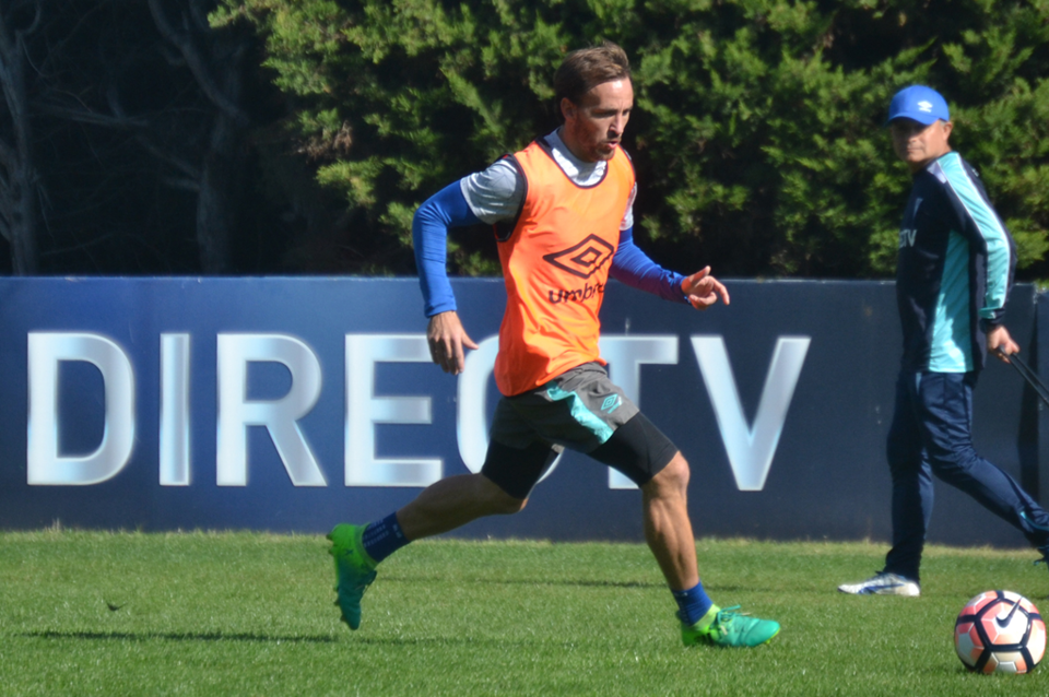 O atacante Fuenzalida destaca a importância do duelo com o Atlético nesta quarta-feira: “motivação no limite”. | Universidad Católica/Divulgação