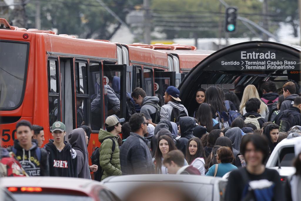 Transporte de Curitiba tem prejuízo de R$ 400 mil por mês com invasões | Felipe Rosa/Tribuna do Paraná