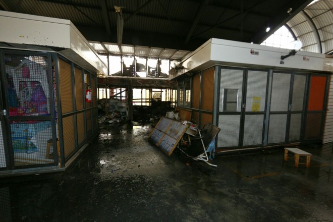Estragos causados por incêndio na Rua da Cidadania | Aniele Nascimento/Gazeta do Povo