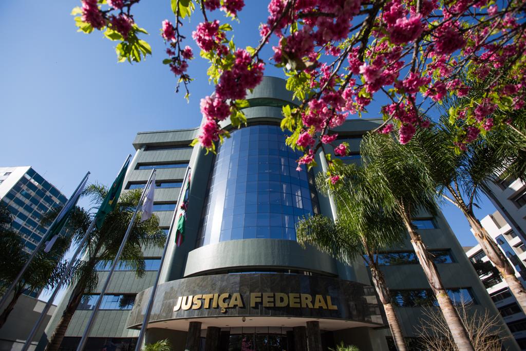 Prédio da Justiça Federal em Curitiba fica no bairro Ahú | Brunno Covello/Gazeta do Povo