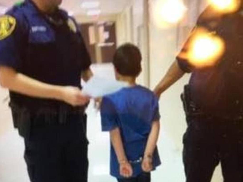 Garoto também ficou internado por uma semana em hospital psiquiátrico, completamente sedado, mesmo sem a autorização da família | Reprodução