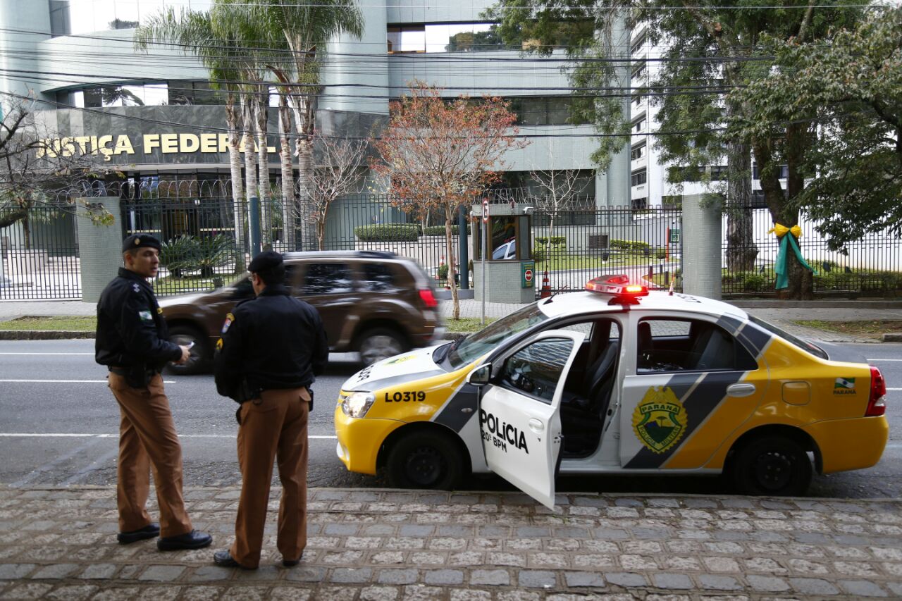 Policiais militares monitoram região da Justiça Federal nesta terça | Aniele Nascimento/Gazeta do Povo