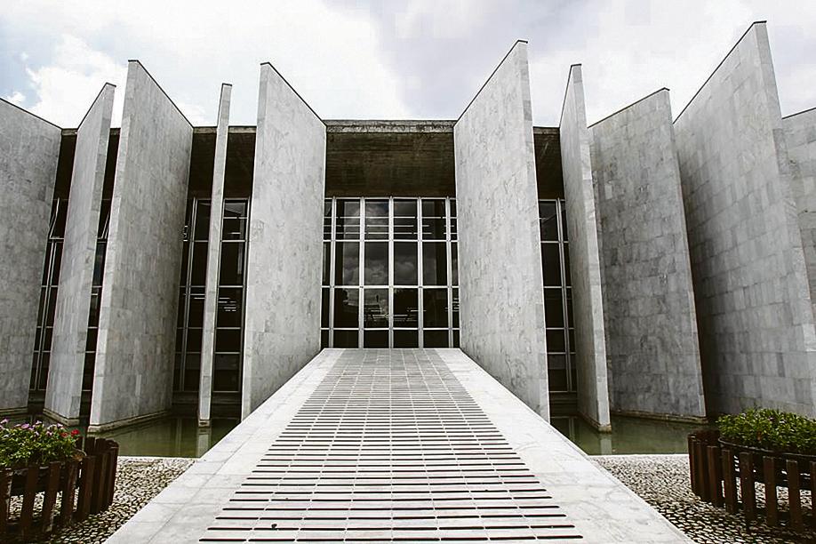 O prédio do Tribunal de Contas do Paraná, em Curitiba | Daniel Castellano/Gazeta do Povo/Arquivo