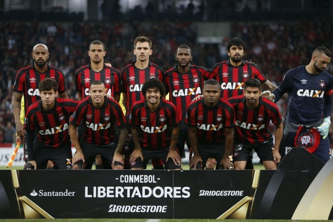 Time do Atlético alinhado para o início da partida na Arena. | Albari Rosa/Gazeta do Povo