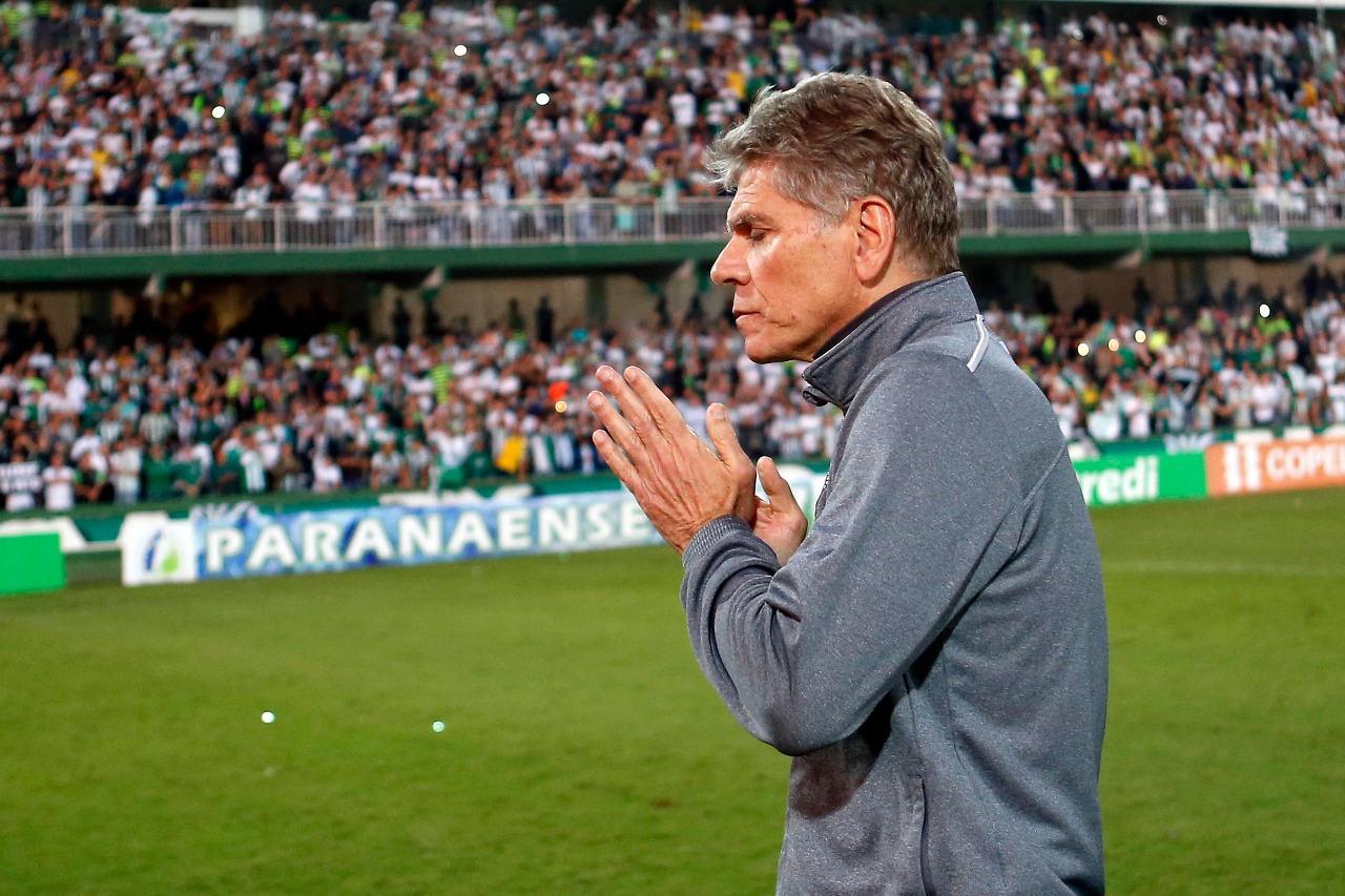 Para o técnico o Furacão não teve um pênalti marcado sobre João Pedro. | Albari Rosa/Gazeta do Povo