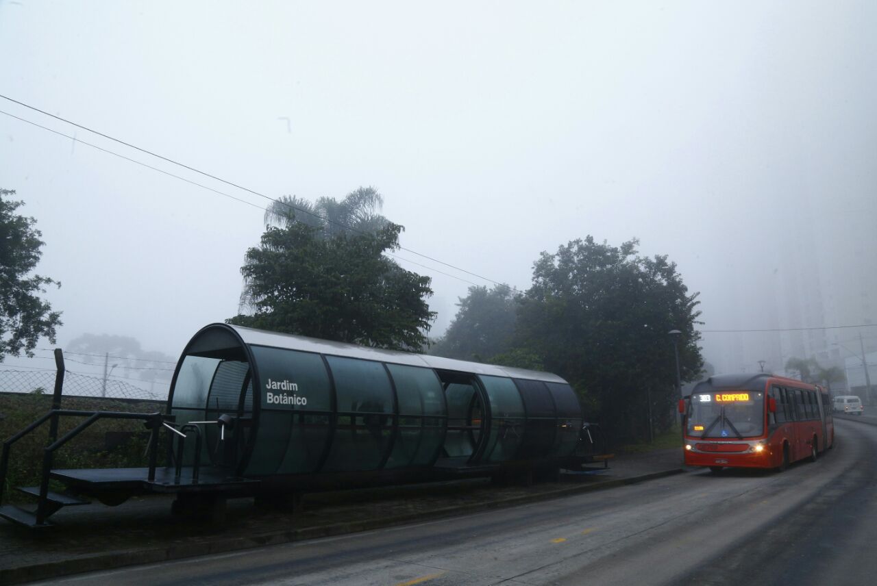 Curitibano enfrentou neblina forte nesta segunda-feira | Aniele Nascimento/ Gazeta do Povo/