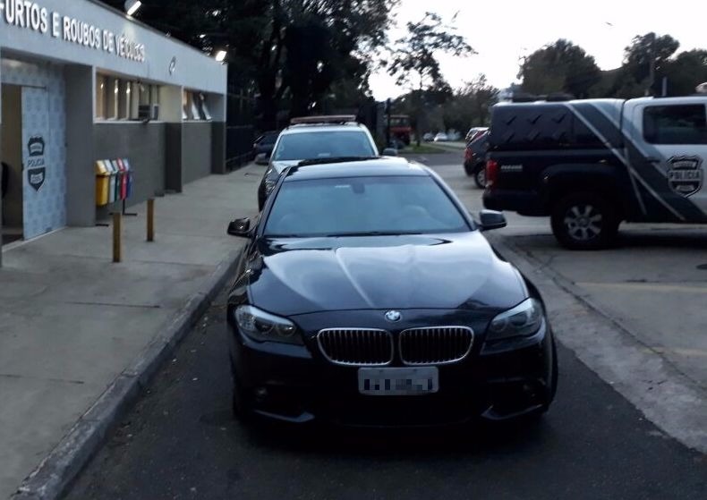 BMW cinza foi roubada em maio, no bairro Santo Inácio | Polícia Civil/Divulgação