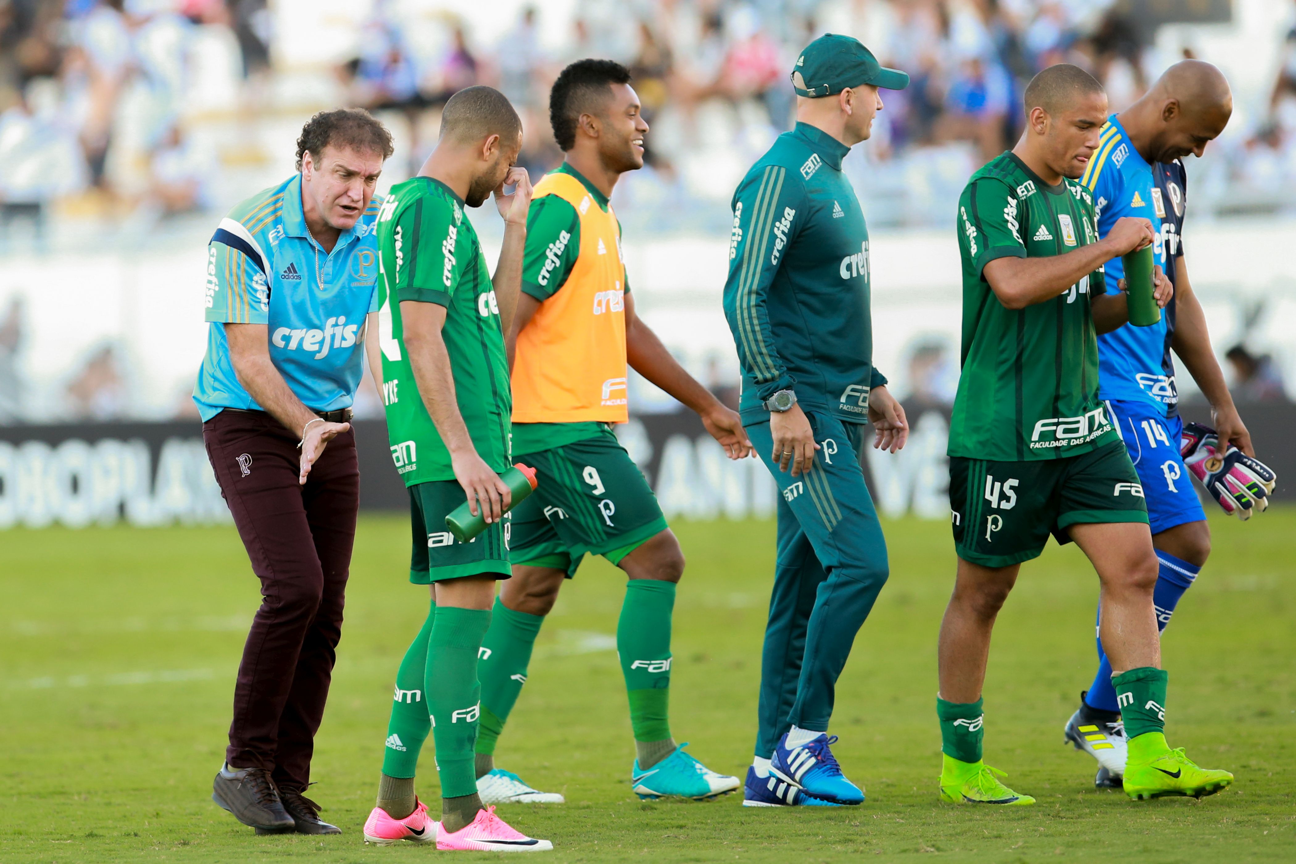 Gabriel Furtado, o camisa 45 à direita, foi titular do Palmeiras contra a Ponte | JALES VALQUER/ESTADÃO CONTEÚDO
