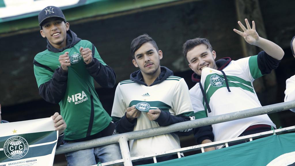 Torcida do Coritiba no último Atletiba. Só alegrias recentemente no Couto Pereira. | Marcelo Andrade/Gazeta do Povo