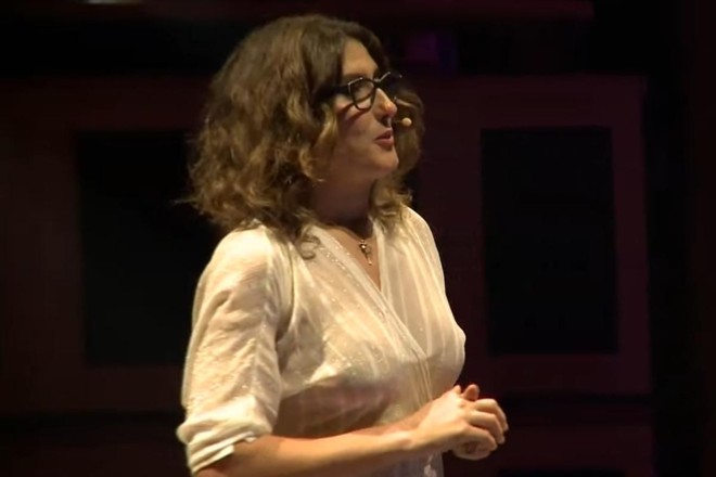 Após viagens, estágios, um emprego como sub-chef e dez anos de experiência em outras cozinhas, Paola decidiu que deveria abrir um restaurante usando a herança de seus pais em 2001. | Reprodução