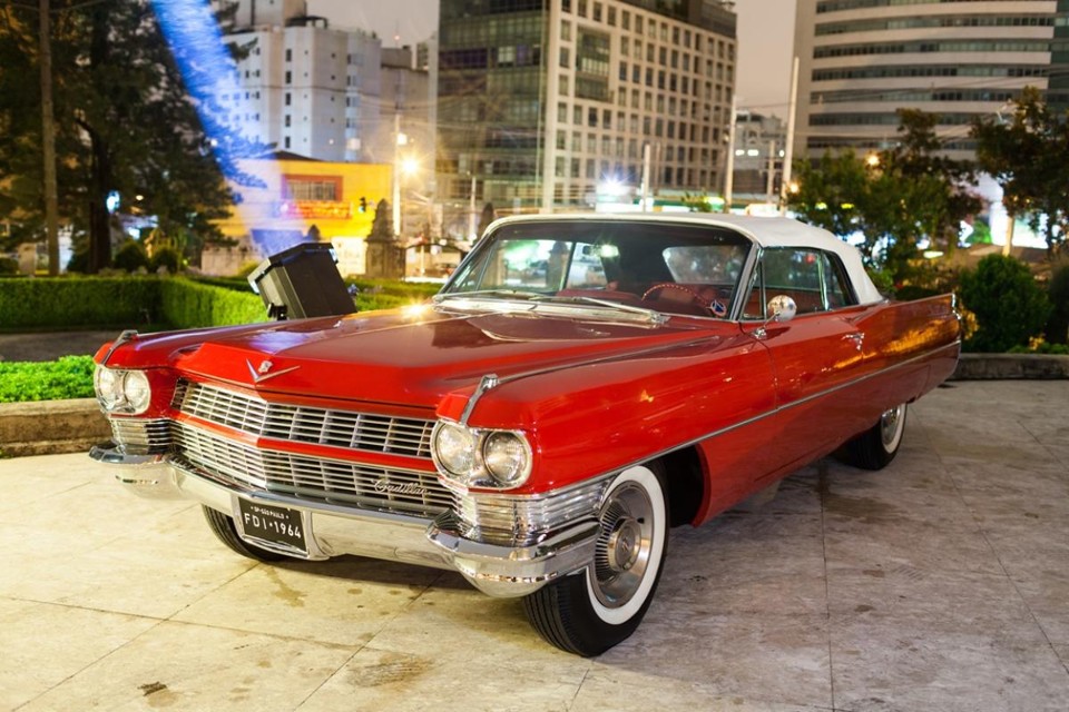 Que tal passear a bordo de um clássico no Dia dos Namorados? Saiba quanto Cadillac Deville 1964é uma das opções da Mona Lisa Veículos Exclusivos. | Mona Lisa/ Divulgação