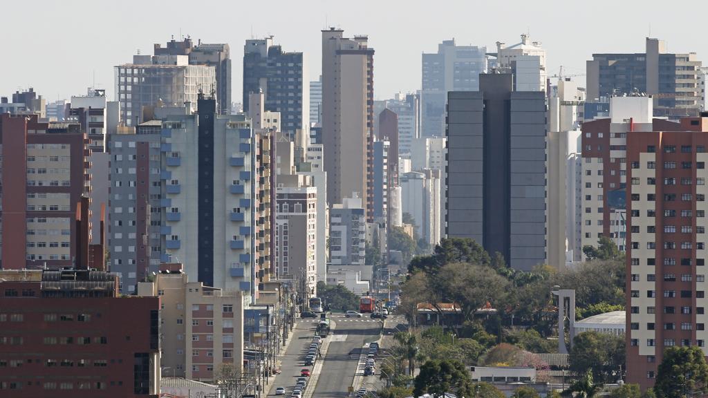 As cidades do Paraná que mais demitiram em maio. Curitiba lidera o ranking, com quase 1,5 mil vagas fechadas. | Antônio More/Gazeta do Povo