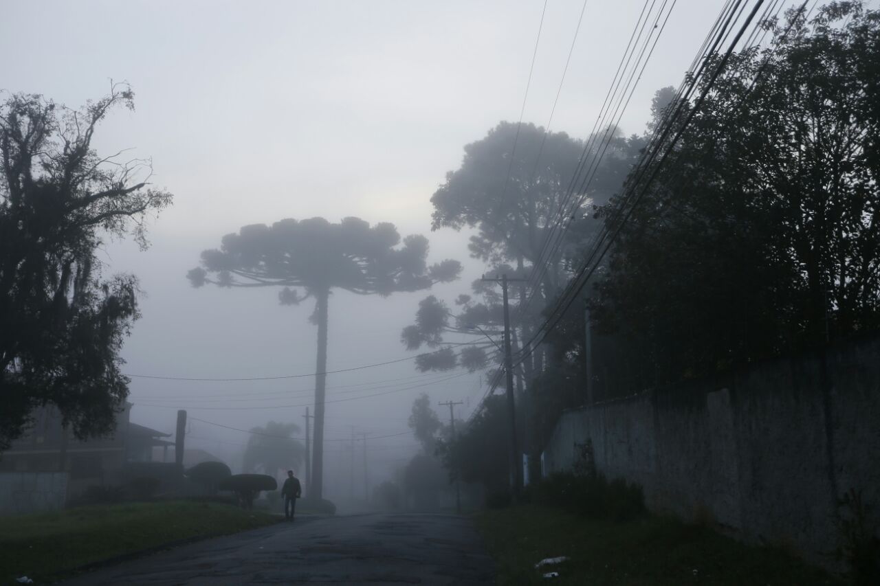 Dia amanheceu com neblina em Curitiba | Jonathan Campos/Gazeta do Povo