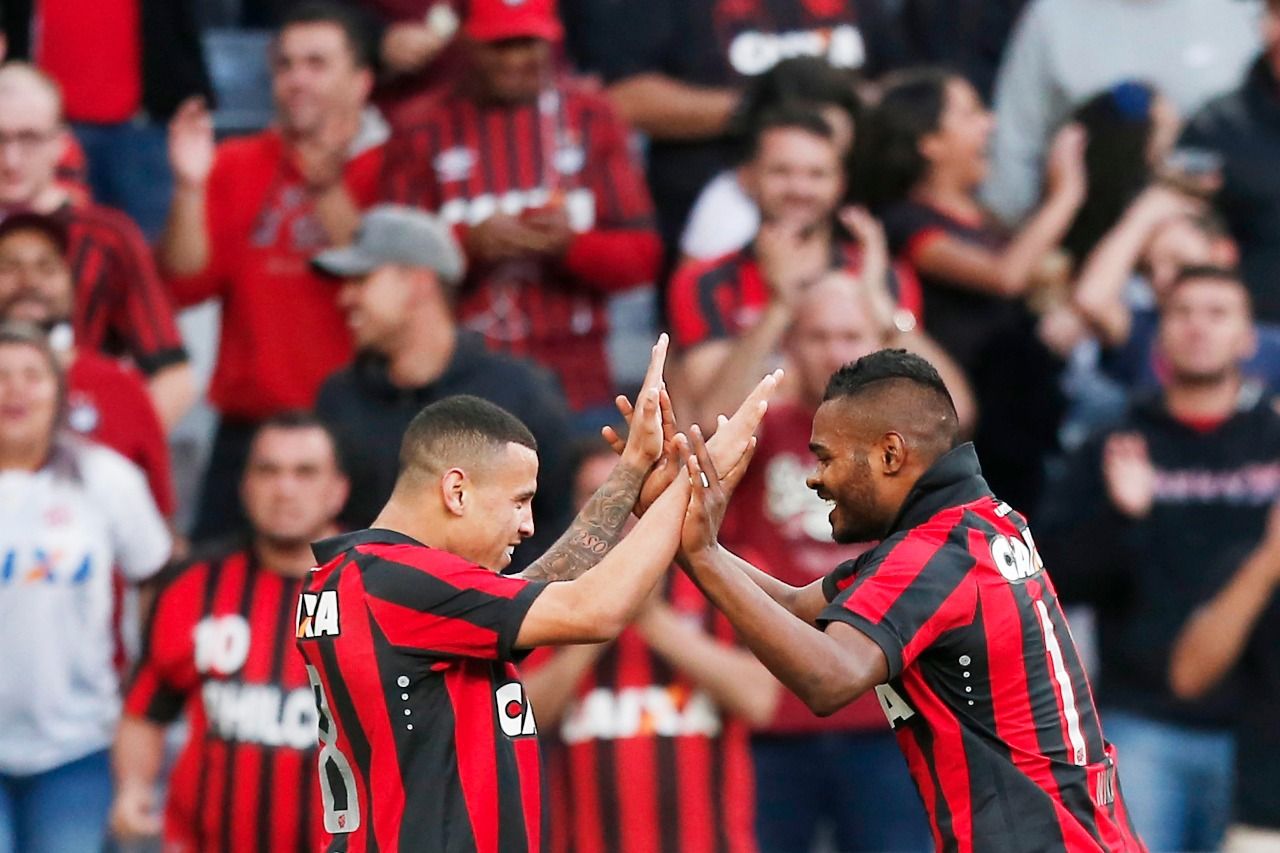 Nikão comemora o gol marcado na Arena. | Albari Rosa/Gazeta do Povo