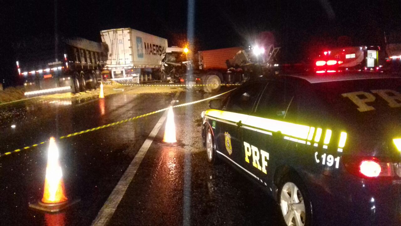 Colisão envolveu quatro caminhões na BR-277 | PRF/ Divulgação