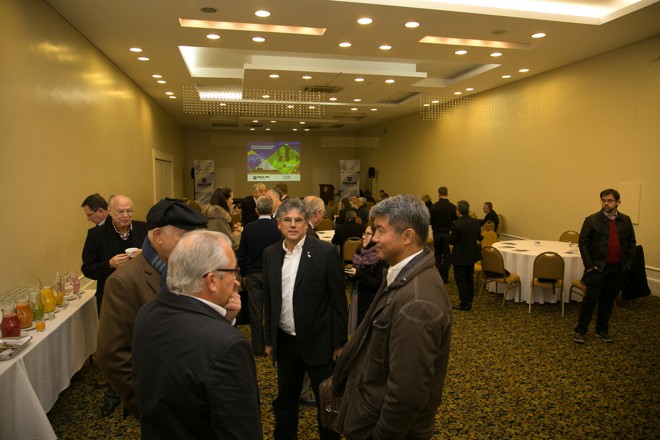 Convidados presentes no café da manhã promovido pelo Crea-PR para apresentar o projeto “Uma NOVA Engenharia para um NOVO Brasil” . | Foto: Roberto Gilliard /Crea-PR