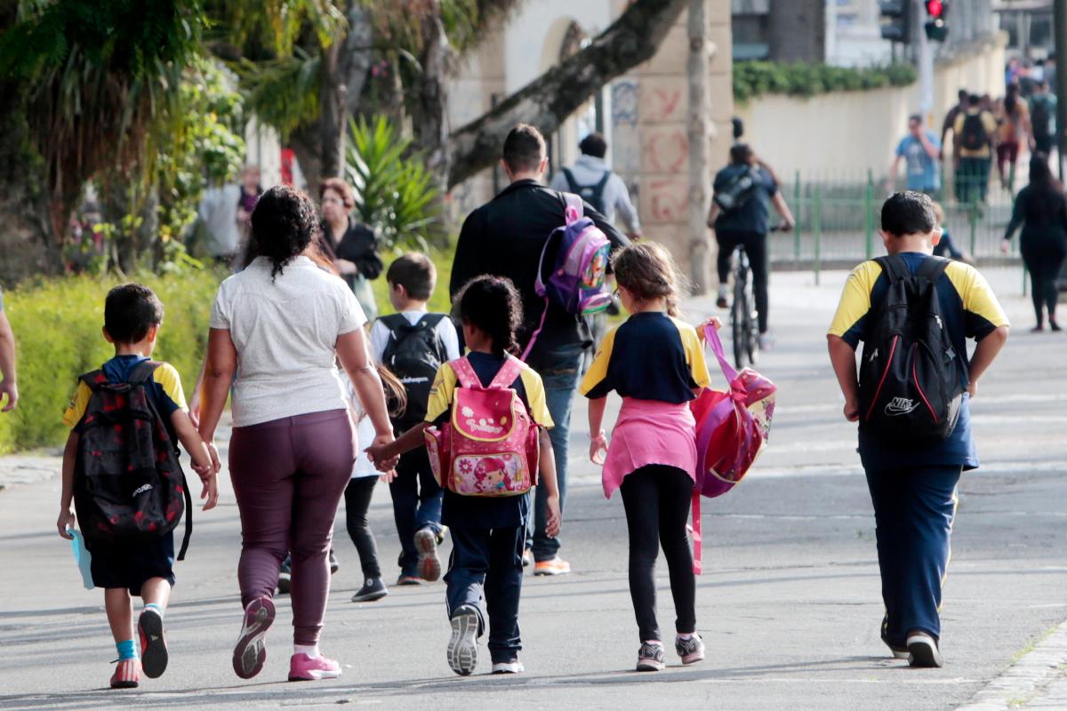 Alunos de escola estadual paranaense: piores resultados com salários mais altos | Albari RosaGazeta do Povo