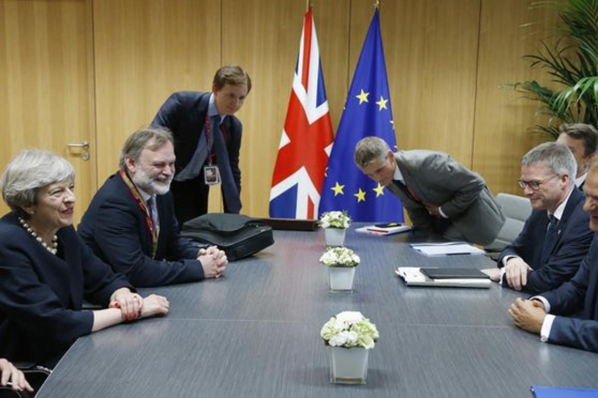O presidente do Conselho Europeu, Donald Tusk, em um encontro com Theresa May durante uma reunião bilateral em uma cúpula da UE em Bruxelas | Francois LenoirAP
