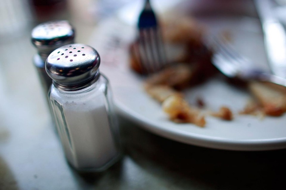 No que depender do governo, saleiros serão proibidos nos restaurantes | mt/pr/MARIO TAMA