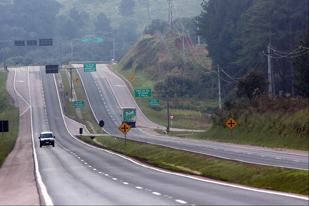 Municípios cortados por rodovias como a BR-376 (foto) têm acesso a recursos que ampliam os caixas das prefeituras. | Arquivo
Gazeta do Povo