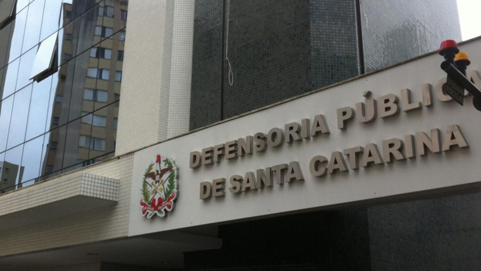 Os editais somam 2,5 mil vagas para início imediato, além da formação de cadastro de reserva, e são destinadas a candidatos de todos os níveis de instruções de diversas áreas | Divulgação
Defensoria Pública/SC