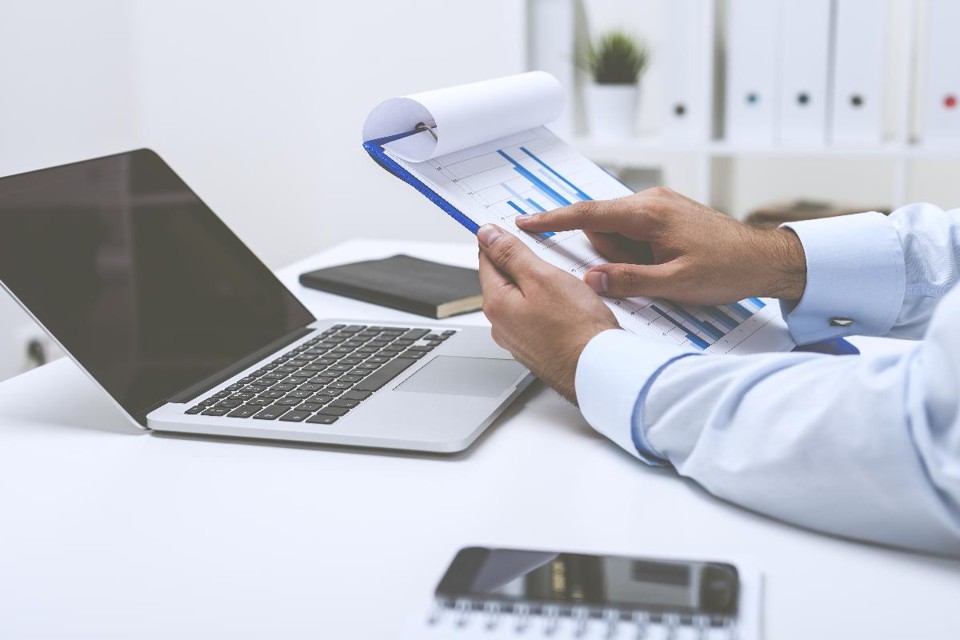 Nos últimos anos, empresas têm enxergado nos estatísticos a solução para reduzir custos com logística, desbravar números que expliquem comportamentos do consumidor, calcular preços ou atuar com big data. | Bigstock