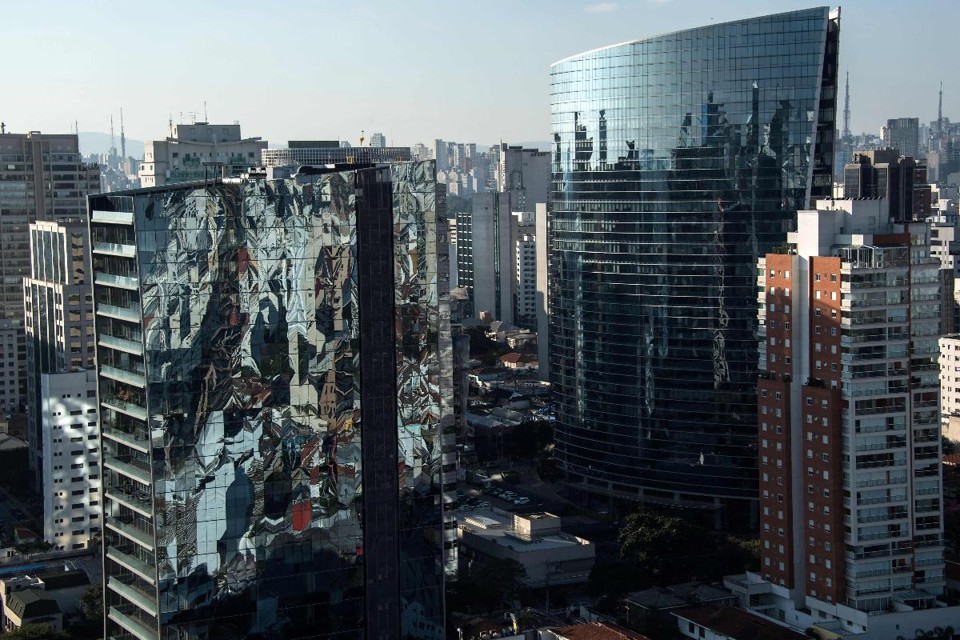 Vista da opulência de São Paulo: o Brasil tem bolsões de riqueza, mas não é rico | NELSON ALMEIDA/AFP