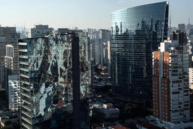 Vista da opulência de São Paulo: o Brasil tem bolsões de riqueza, mas não é rico | NELSON ALMEIDA/AFP