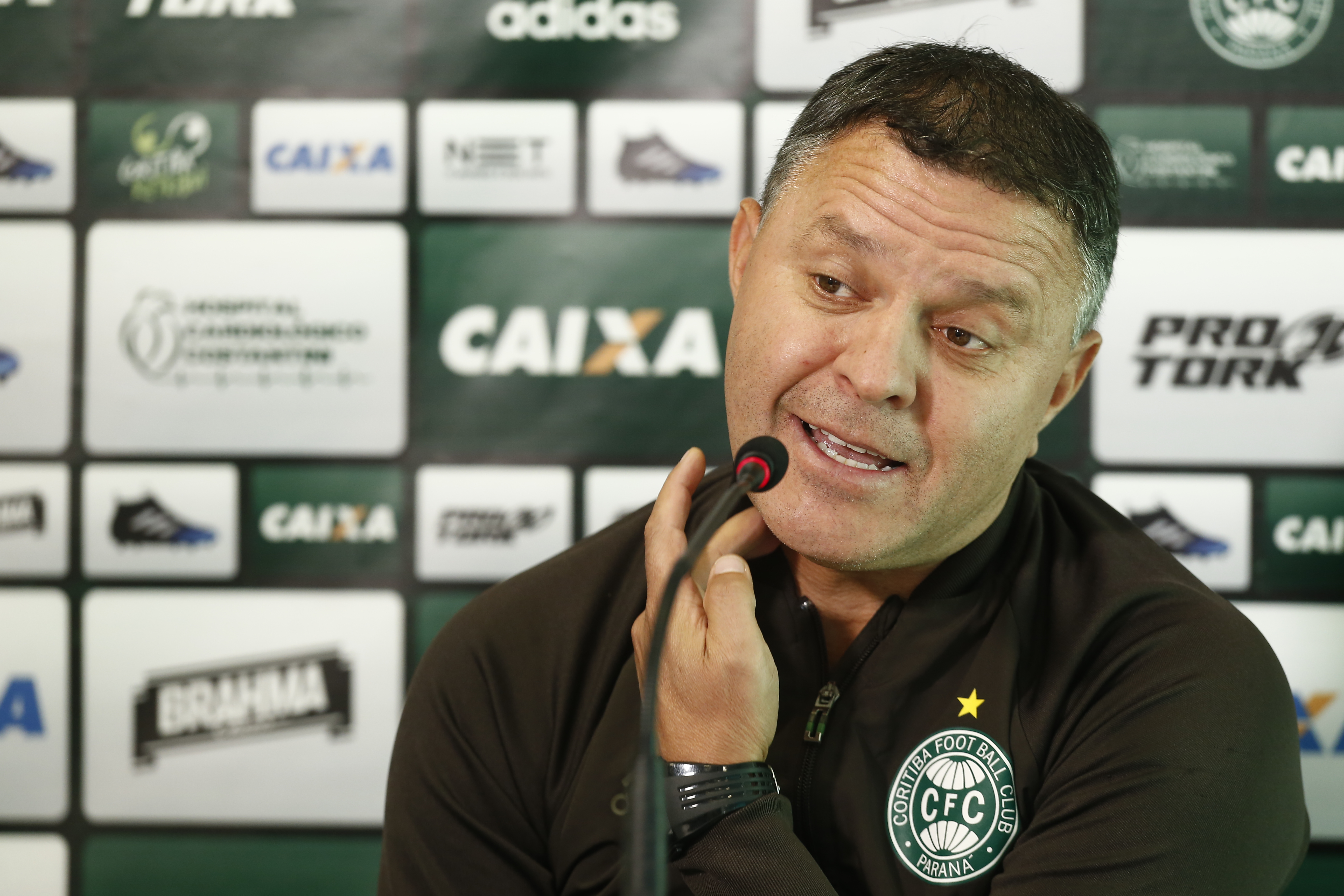 Técnico Pachequinho busca vitória após quatro jogos sem triunfos. | Hugo Harada/Gazeta do Povo