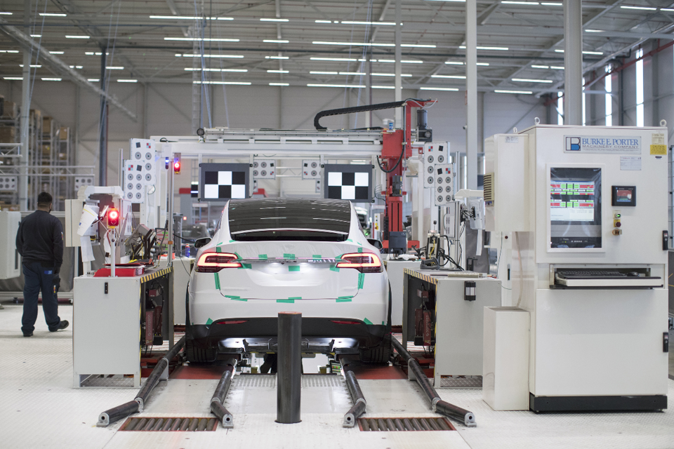 Tesla é a montadora com o maior valor de mercado dos Estados Unidos.  | Jasper JuinenBloomberg
