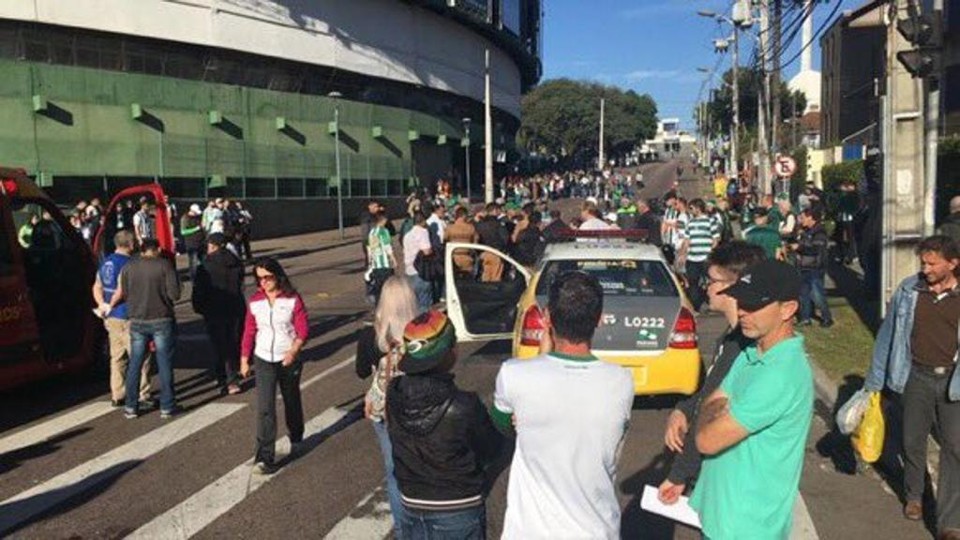 Confusão foi registrada antes do duelo entre Coritiba e Corinthians. | Reprodução/Twitter SCCP News