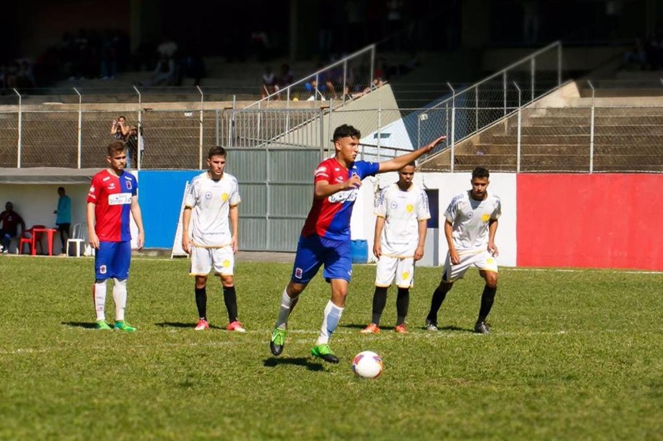 Filho de ídolo do Atlético desponta na base do Paraná e sonha com time profissional Warleyzinho veste a camisa 10 na base do Tricolor. | Arquivo Paraná Clube/