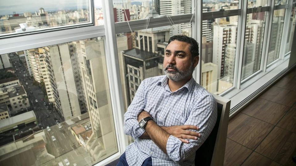 O empreendedor Bruno Medeiros transformou os erros cometidos com a startup Compra3 no coração do novo negócio , a Lake Tahoe . E está dando certo. | Marcelo Andrade/Gazeta do Povo