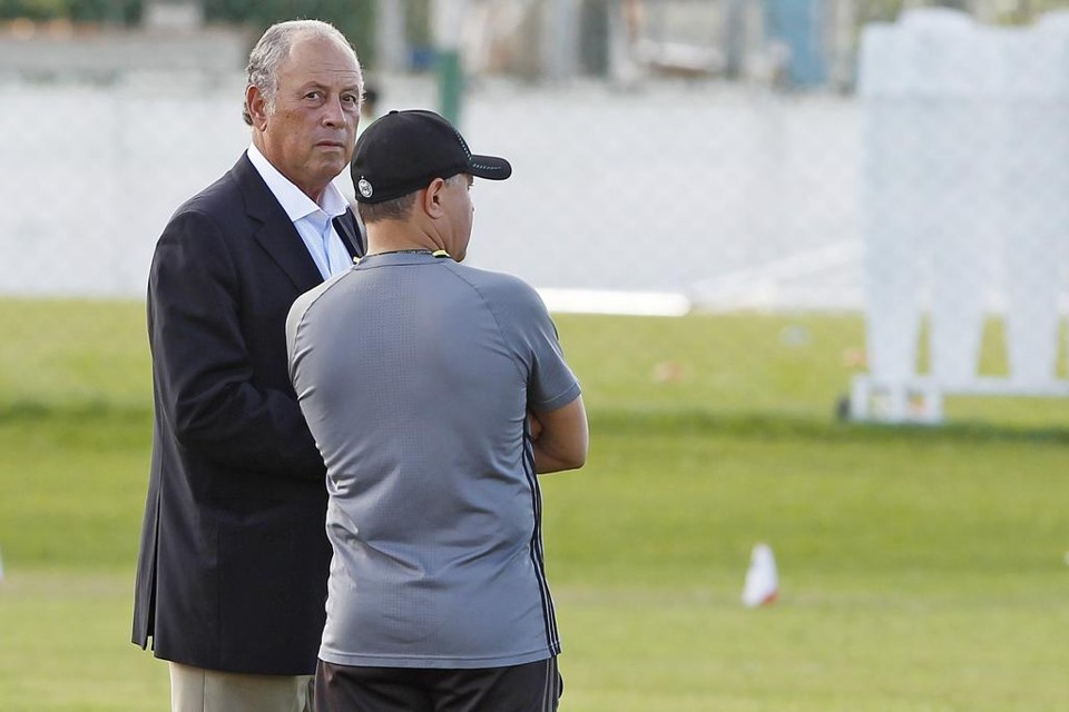 Ernesto Pedroso e o técnico Pachequinho. Coxa está pensando no topo. | Antônio More/Gazeta do Povo