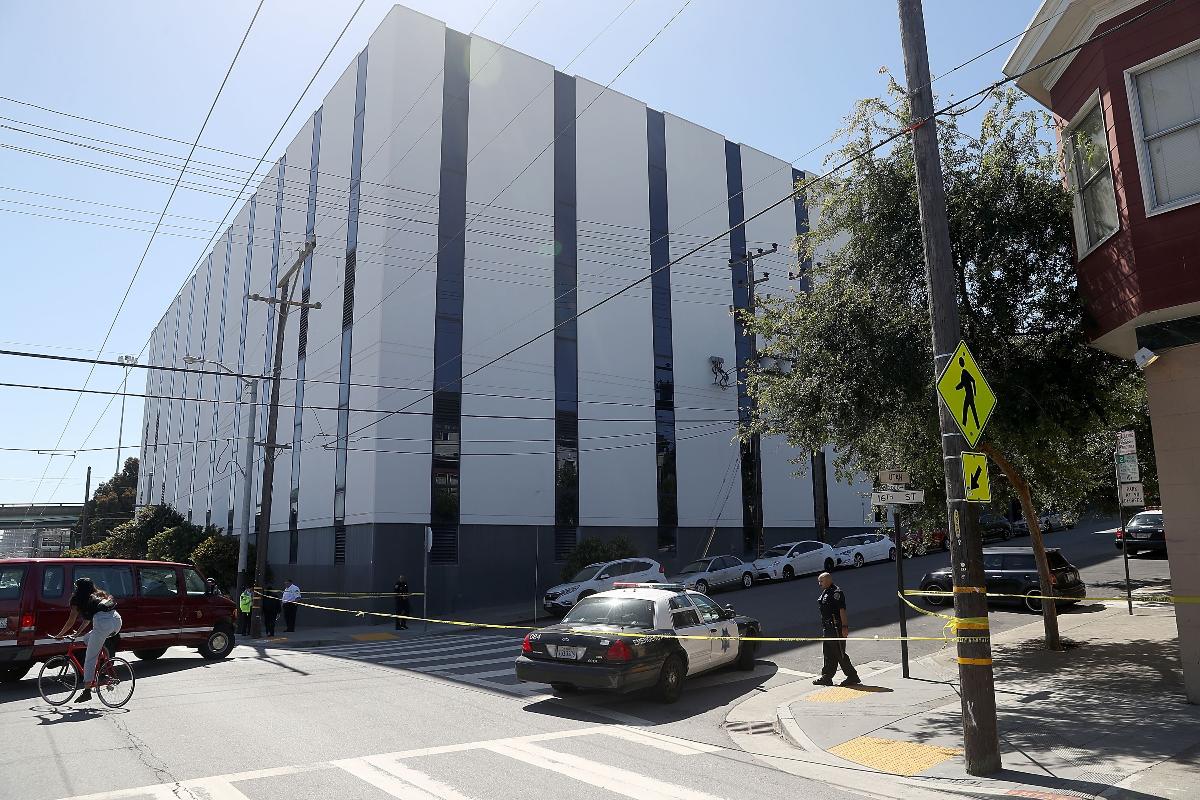 Polícia isola o local onde atirador fez os disparos | JUSTIN SULLIVANAFP