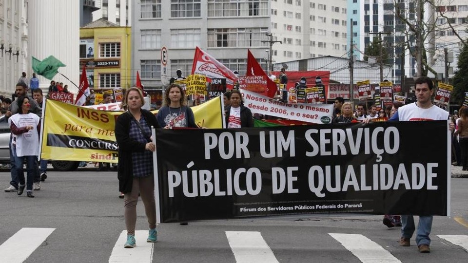 Projeto de lei prevê avaliações semestrais e demissão para concursados por mau desempenho no serviço público. | Aniele Nascimento/Gazeta do Povo