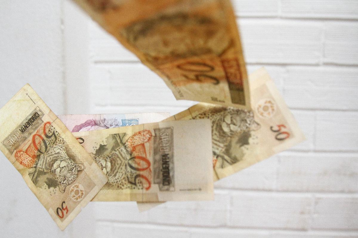 Os juros que as financeiras oferecem nos empréstimos sem consulta aos serviços de proteção ao crédito são bem mais altos do que os do crédito pessoal dos bancos. Fique atento! | Roberto Custodio/Arquivo
Gazeta do Povo