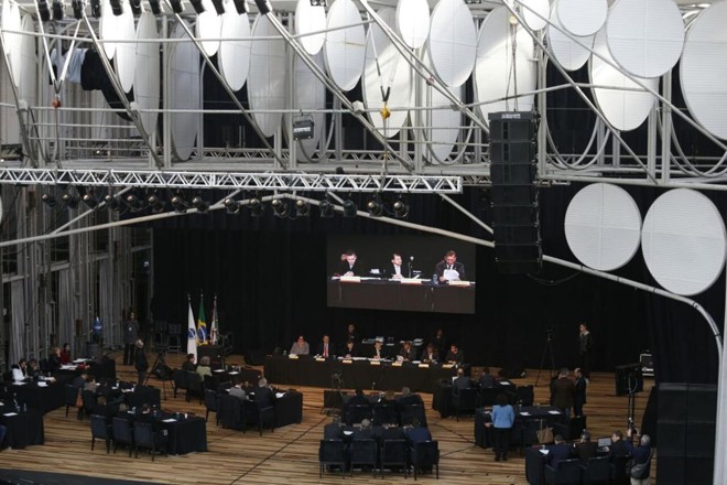 Vereadores fizeram a sessão desta terça-feira (27) também na Ópera de Arame | Jonathan Campos/Gazeta do Povo