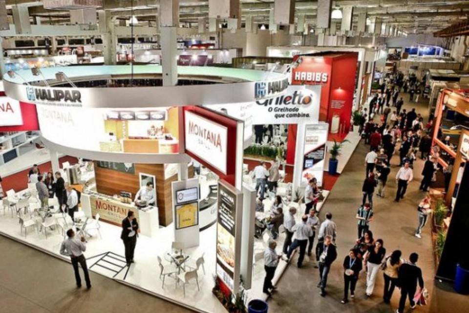 Feira de Franquias abriu na quarta-feira (20) e há uma avalanche de novas propostas, tanto de estreantes do mercado quanto de redes já tradicionais. | Naiady PivaGazeta do Povo