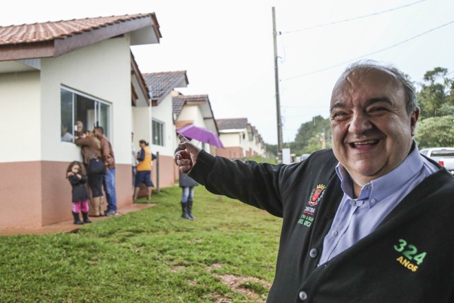 Rafael Greca entrega casas do Residencial Arapoti no Campo Comprido | Pedro Ribas/SMCS/Divulgação
