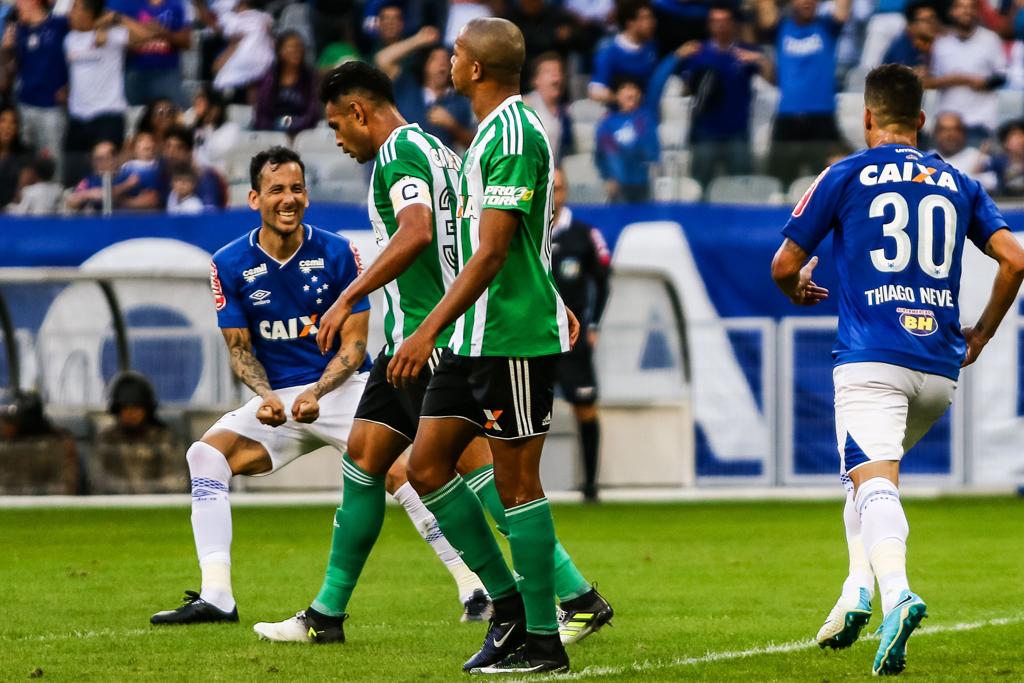 Thiago Neves, camisa 30, marcou o primeiro gol do Cruzeiro. | GIAZI CAVALCANTE/ESTADÃO CONTEÚDO