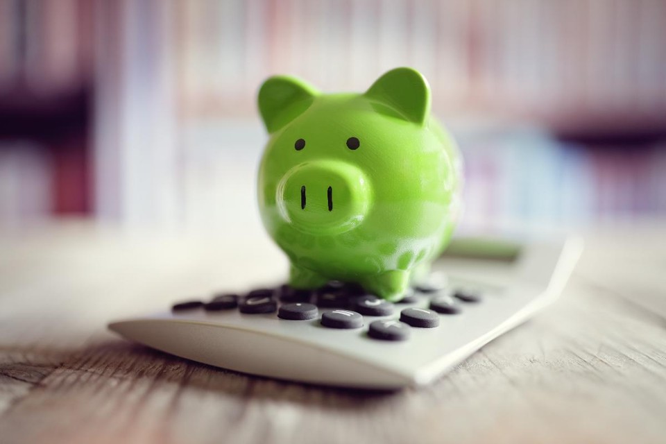 Títulos públicos são ativos de renda fixa emitidos pelo Tesouro Nacional para financiar a dívida pública do país. É o jeito de o governo pegar dinheiro emprestado diretamente do cidadão, remunerando-o muito bem por isso. | Bigstock