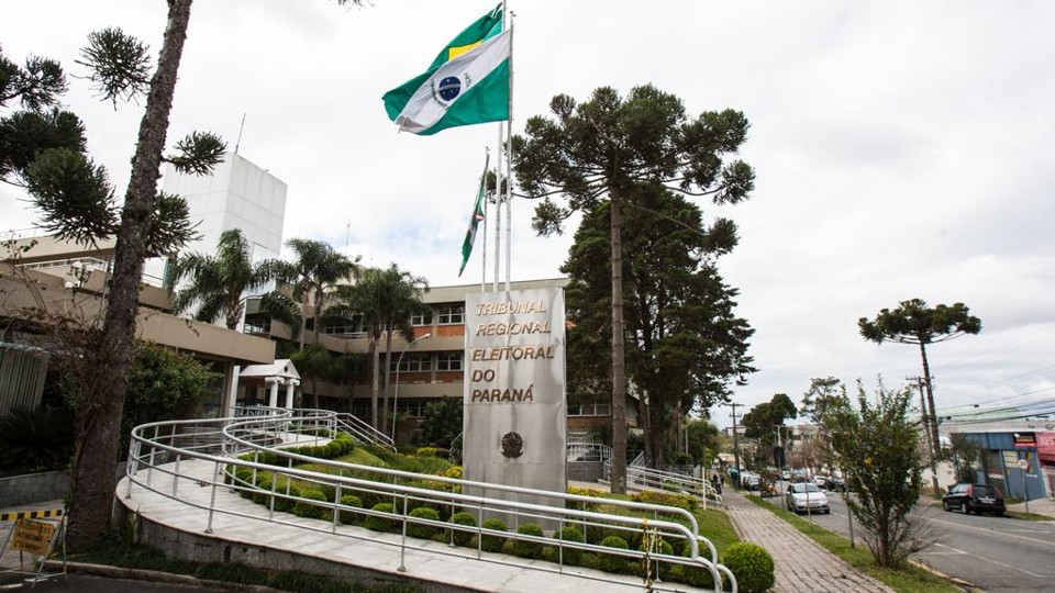 TRE-PR: edital para Técnico e Analista tem 11 vagas mais formação de cadastro de reserva. | BRUNNO COVELLO/Gazeta do Povo