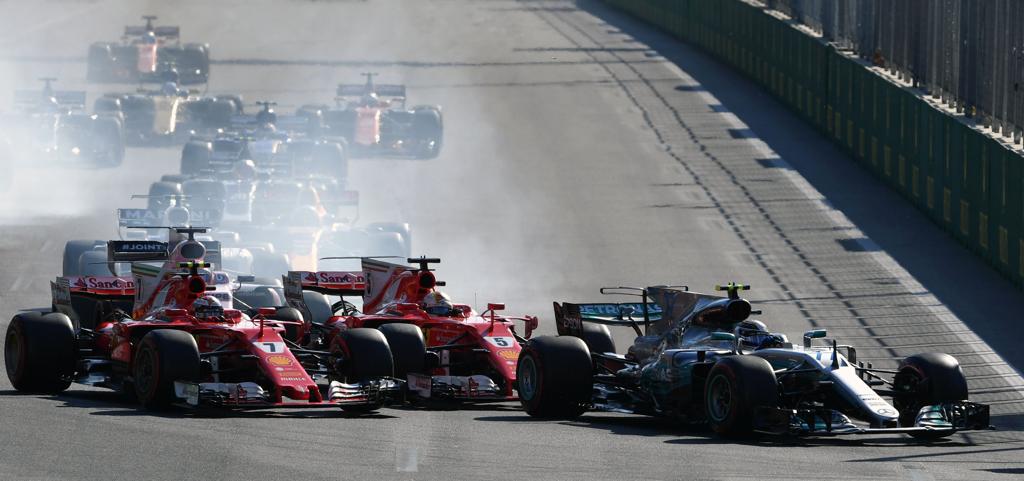 Corrida do Azerbaijão foi movimentada. | ANDREJ ISAKOVIC/AFP
