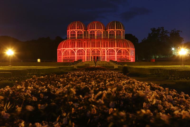 Cartão postal da cidade, parque tem iluminação especial durante todo o mês | Cesar Brustolin/SMCS